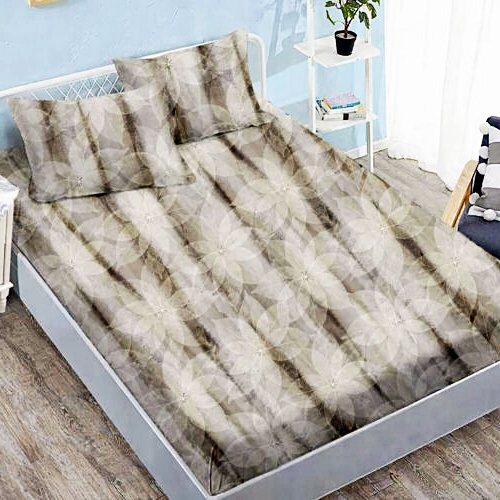 Cearceaf cu elastic 160x200cm + 2 fete de perna 50x70cm, finet, bej cu model abstract si floral, Pucioasa 2026-CRFSET-F-160x200-3
